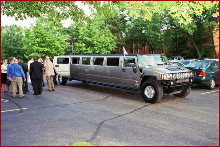 At Ringer's Service we put emphasis on breathtaking and exquisite door-to-door delivery service. Check out our offerings to rent a limo for your next party, birthday, wedding, or any other event!